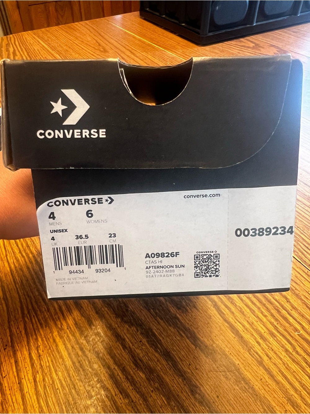 Converse butter yellow shoes - Picture 2 of 6